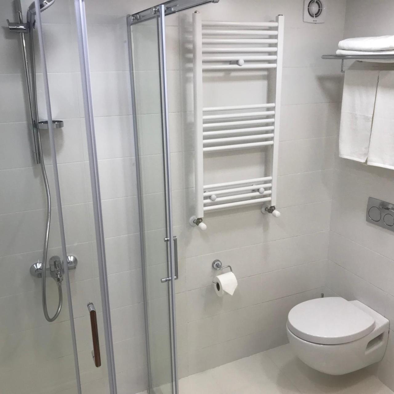Full Comfort Apartment On Aghmashenebeli Тбилиси Екстериор снимка