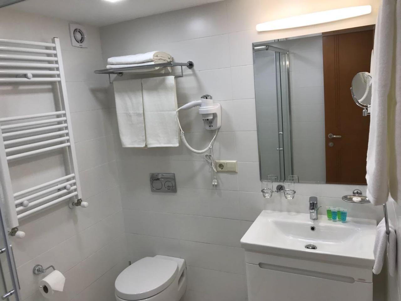Full Comfort Apartment On Aghmashenebeli Тбилиси Екстериор снимка